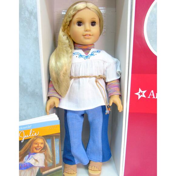 American Girl Pleasant Company JULIE DOLL In Meet Outfit Shoes Book Blonde BOX - Picture 9 of 12
